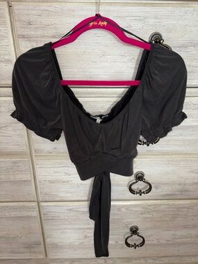 Love Tree Black Puff Sleeve Tie-Back Crop